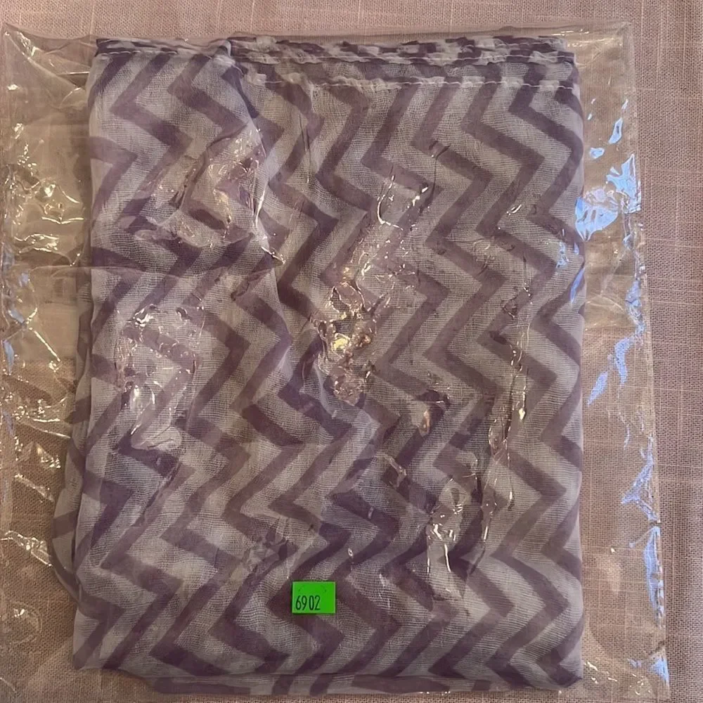 NWOT lavender and white infinity scarf. Adds flair to any outfit